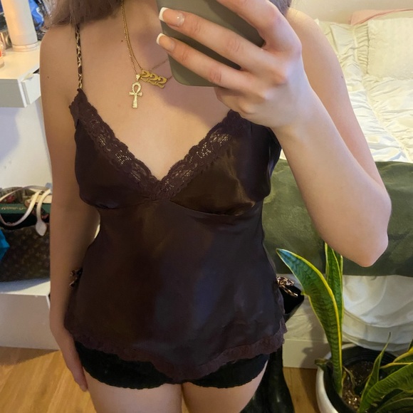 Cutest silky brown top - Picture 4 of 4